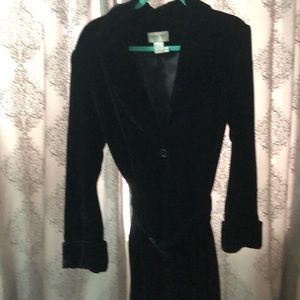 NWOT-BLACK VELVET COAT / NEWPORT NEWS-EASY STYLE